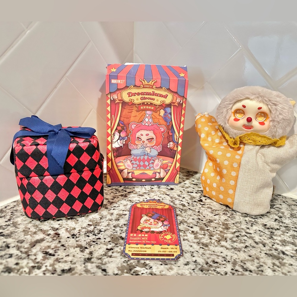 Cino’s Dreamland Circus-Surprise in the Box - Picture 3 of 5
